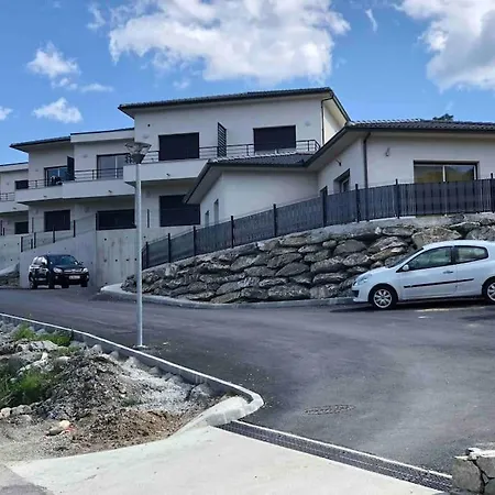 Magnifique Dans Neuve Apartment Corte (Corsica)